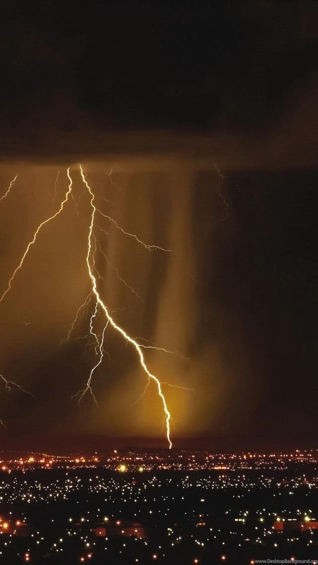 Wallpapers Weekends: Lightning Strikes For iPhone 5