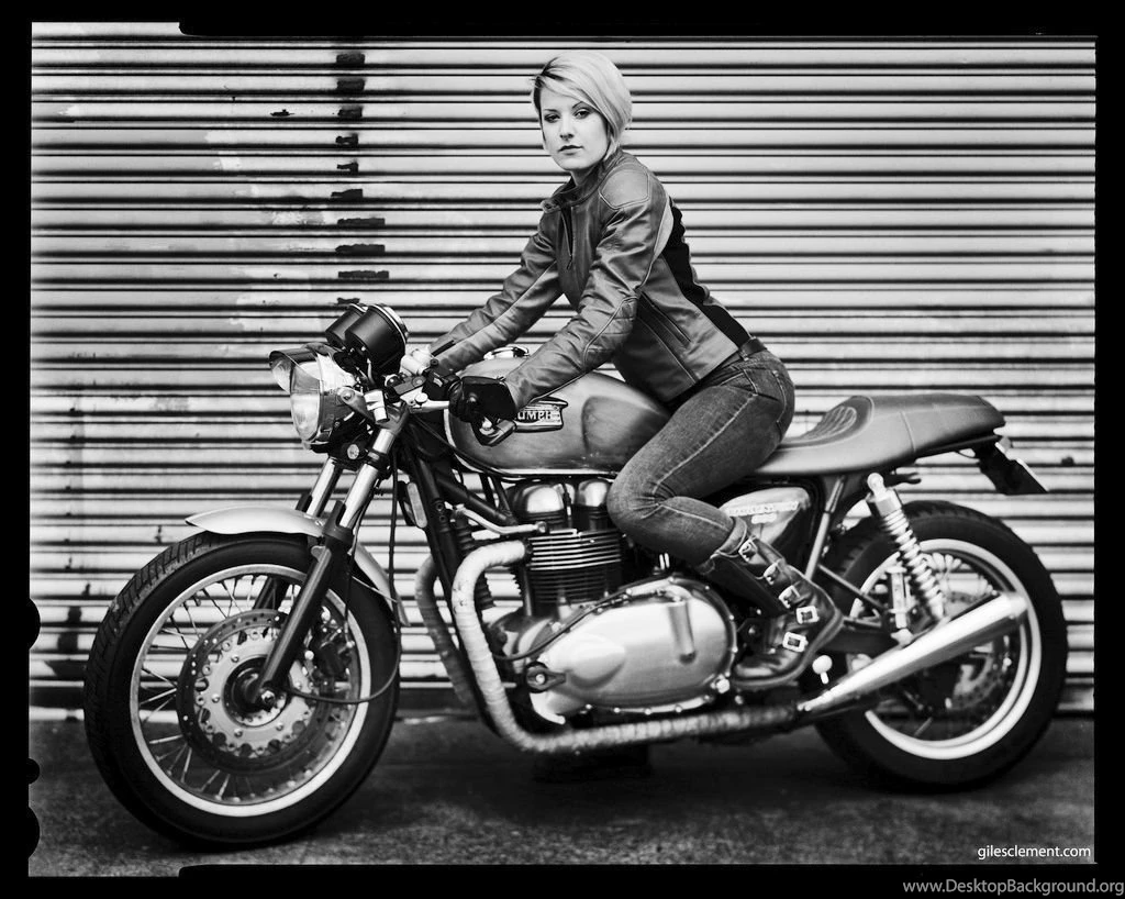 Triumph Bonneville Cafe Racer Black Image