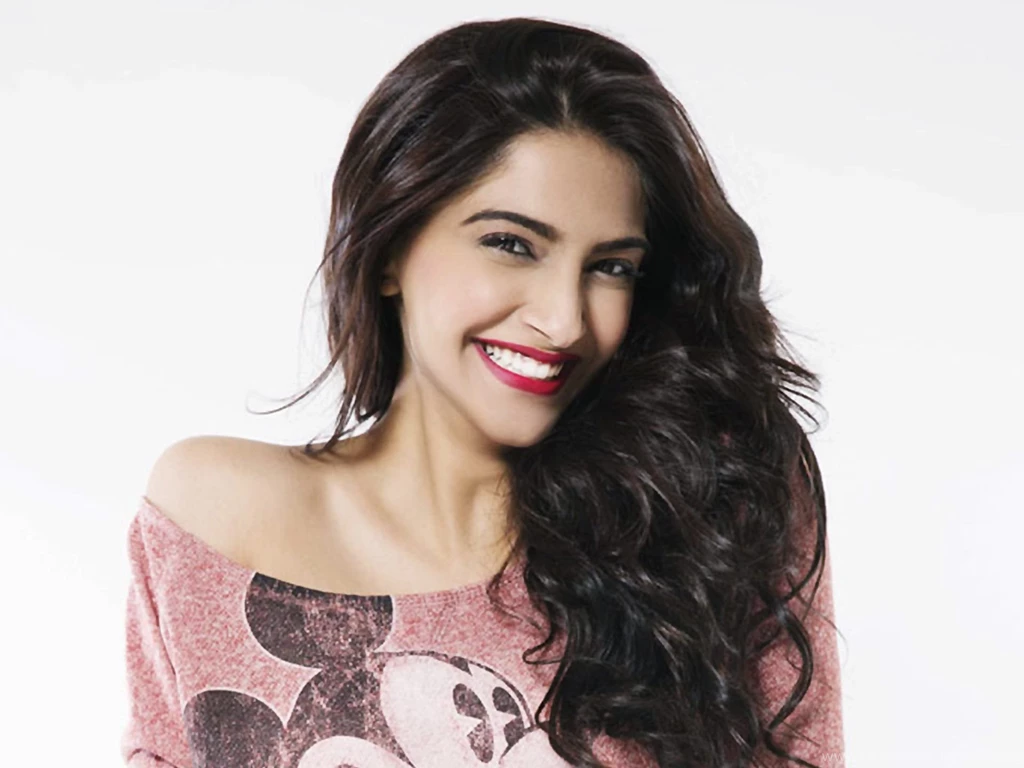 Cute Sonam Kapoor Hd Wallpapers