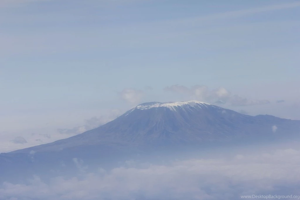 File:Mount Kilimanjaro Aerial View On A Cloudy Background.JPG ...