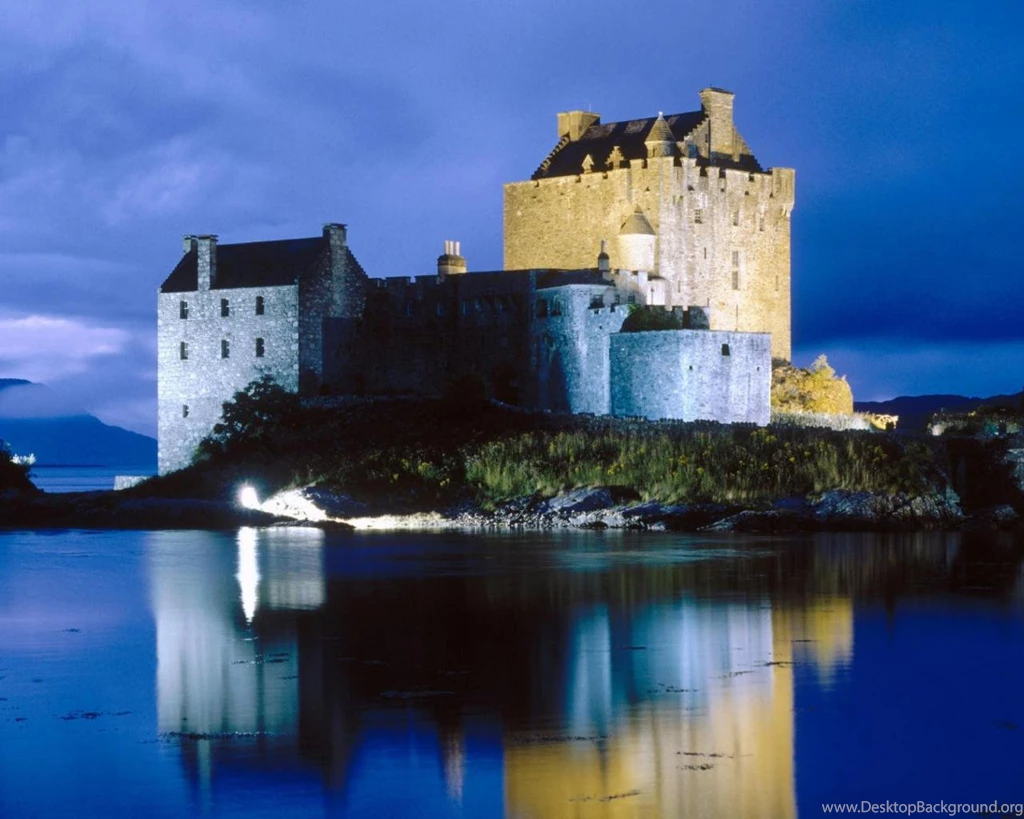 Evening Falls On Eilean Donan Castle Wallpapers