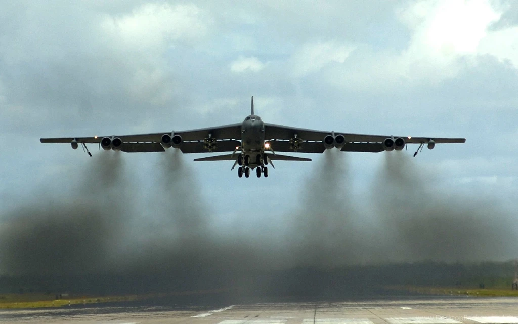 Aircraft_F_0381R_001_Taking_Off_freecomputerdesktopwallpaper_2560.jpg