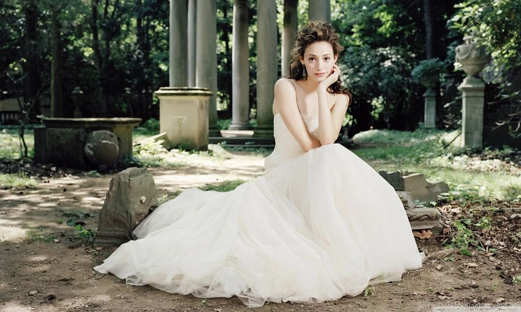 Emmy Rossum HD Desktop Wallpapers : High Definition : Fullscreen ...