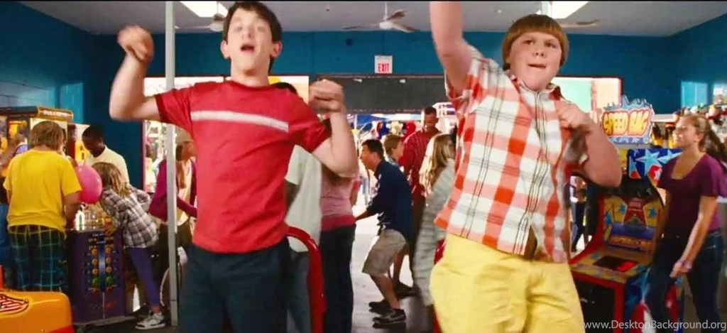 Diary Of A Wimpy Kid: Dog Days Movie Wallpapers