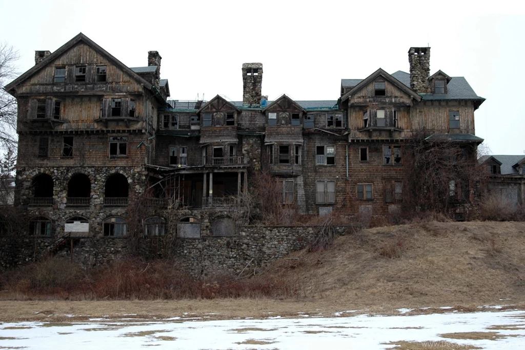 Haunted_house_high_resolution_desktop_1600x1066_hd wallpaper 840463.jpg