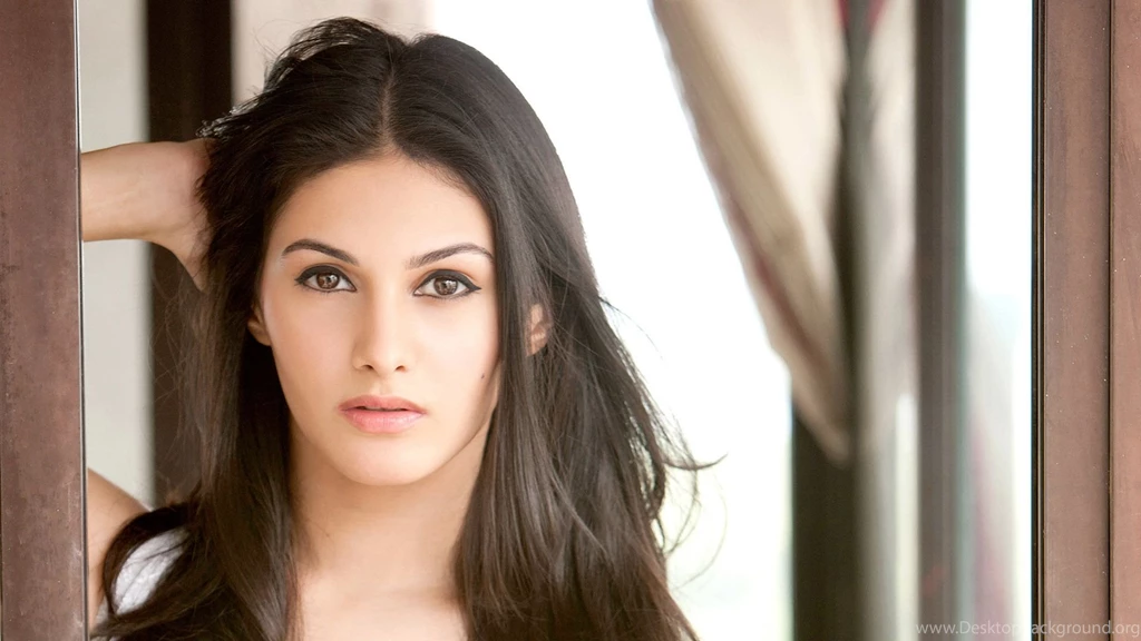 Amyra Dastur Celebrity Wallpapers Download Of Indian Actress