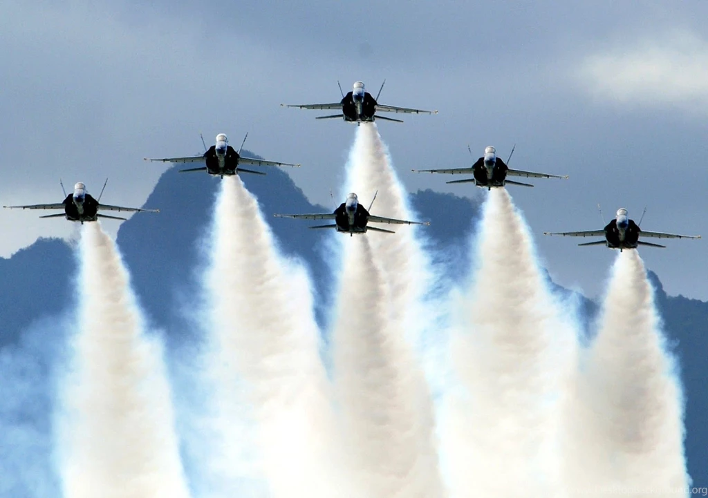 F 18 Hornet Of Acrobatic Team Blue Angels Formation Lined up ...