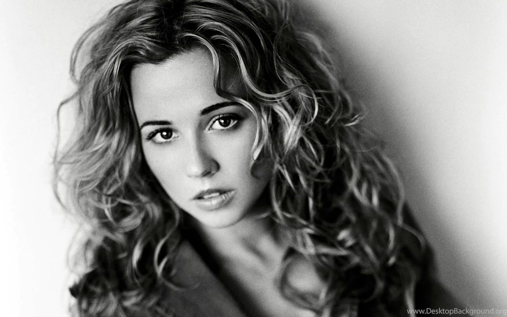 Linda Cardellini HD Desktop Wallpapers