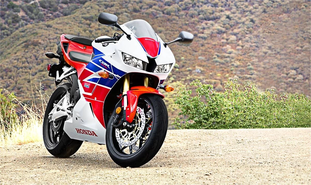 Honda cbr 600 rr 2015 wallpaper 3.jpg