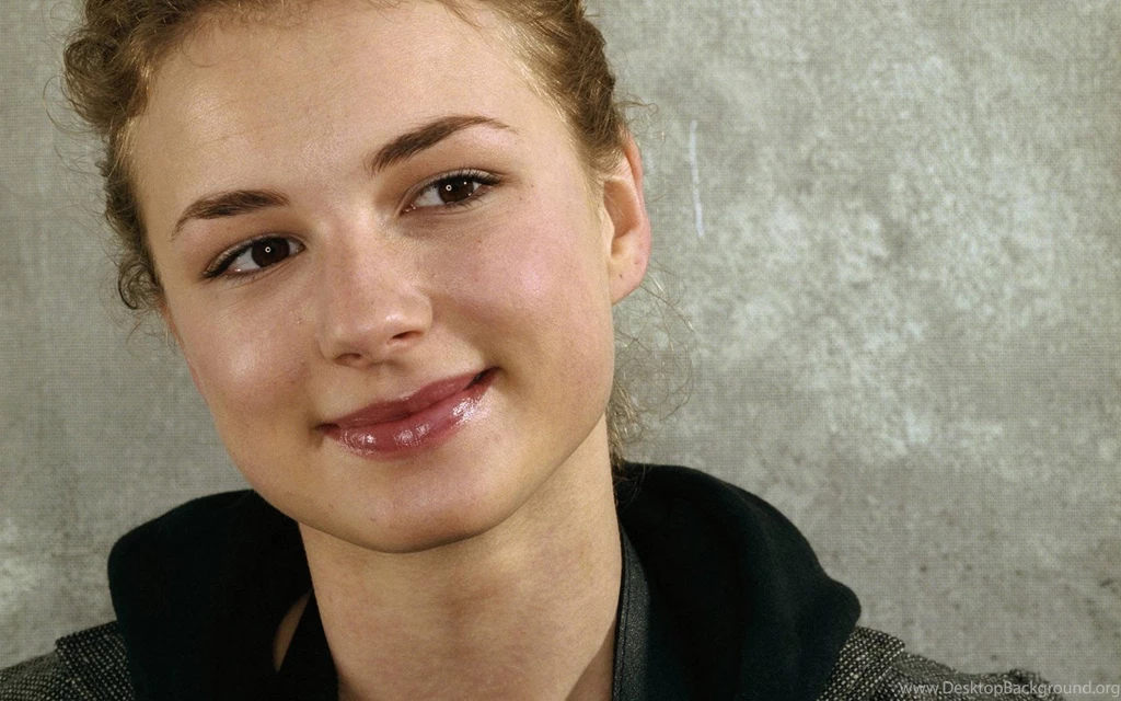 Emily   Emily VanCamp Wallpapers (9007937)   Fanpop