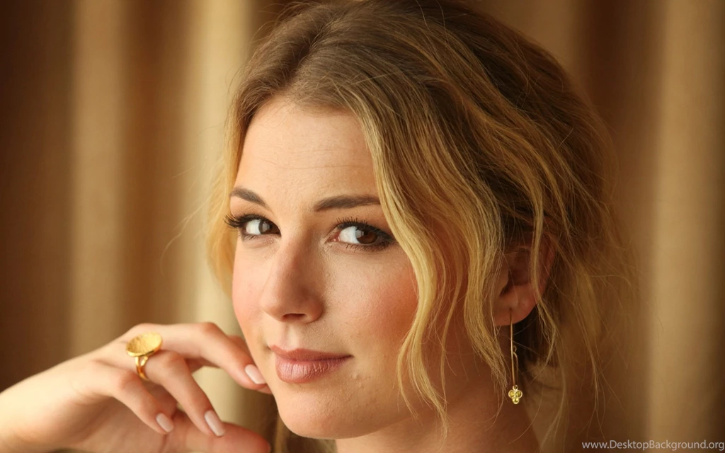 Emily Vancamp Wallpapers
