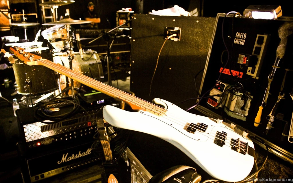 Download Fender P Bass Wallpapers 2560x1440