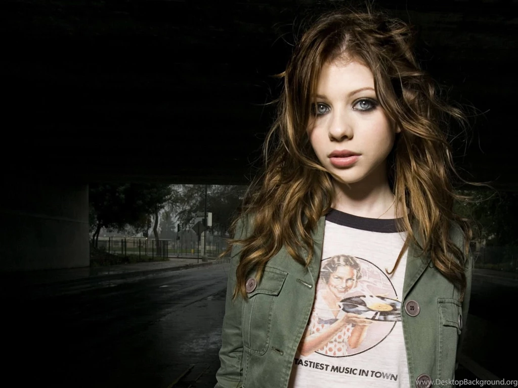 Amazing Michelle Trachtenberg Wallpapers