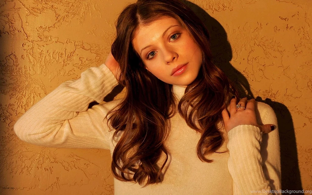 HD Michelle Trachtenberg Wallpapers