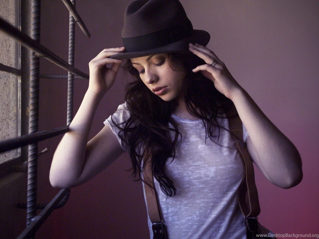 Wonderful Michelle Trachtenberg Wallpapers