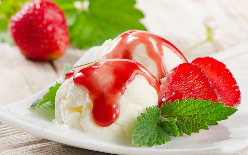 Vanilla Ice Cream With Strawberries