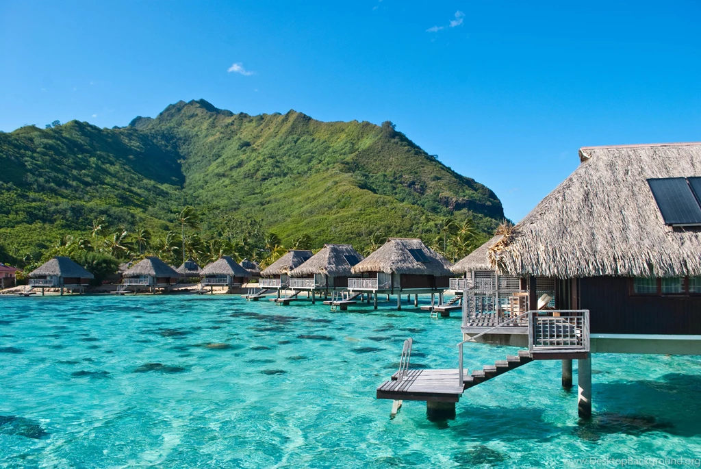 Luxury Water Villas Bungalows Over Perfect Blue Lagoon Ocean On ...