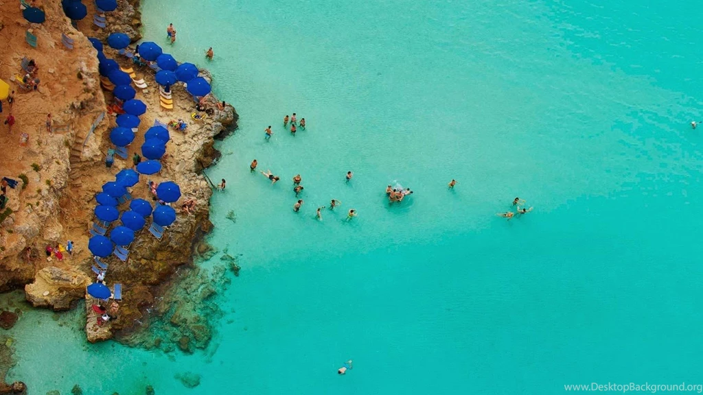 Blue Lagoon, Comino, Malta (© Jason Hawkes)
