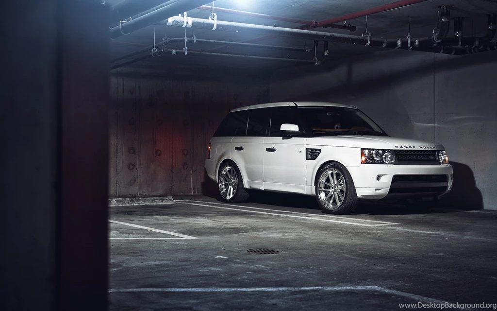 Land Rover Range Rover Garage.jpg