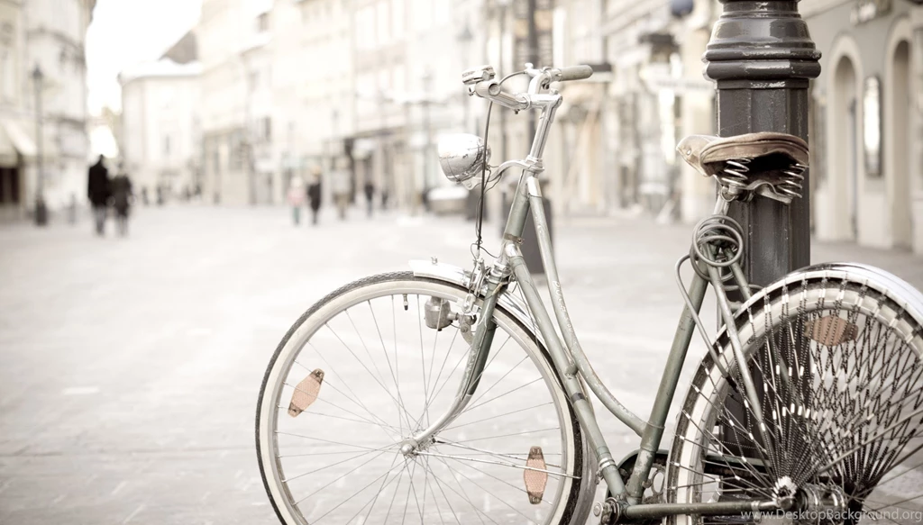 Vintage Bicycle Wallpaper.