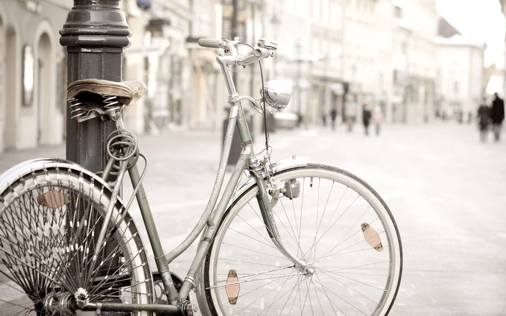 Vintage Bicycle Wallpaper.