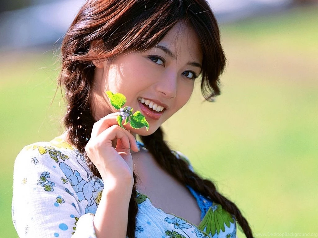 Beautiful Girls Wallpapers (10 Photos)