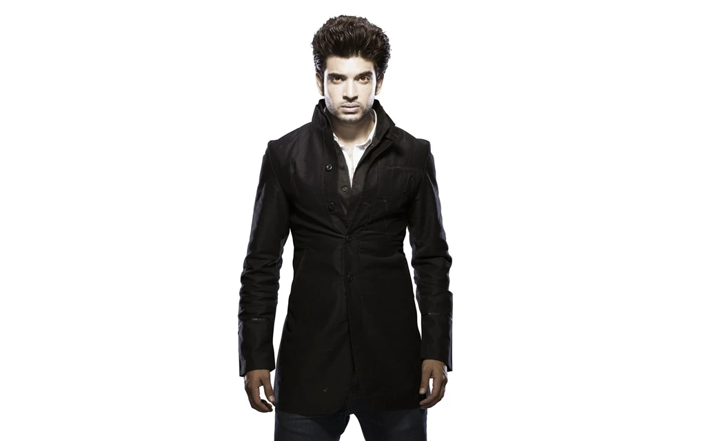 Karan Kundra hd wall page.jpg