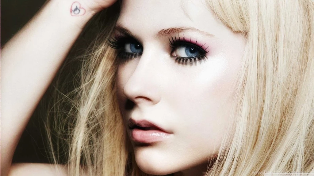 Avril Lavigne Blonde Hair HD Desktop Wallpapers : High Definition ...