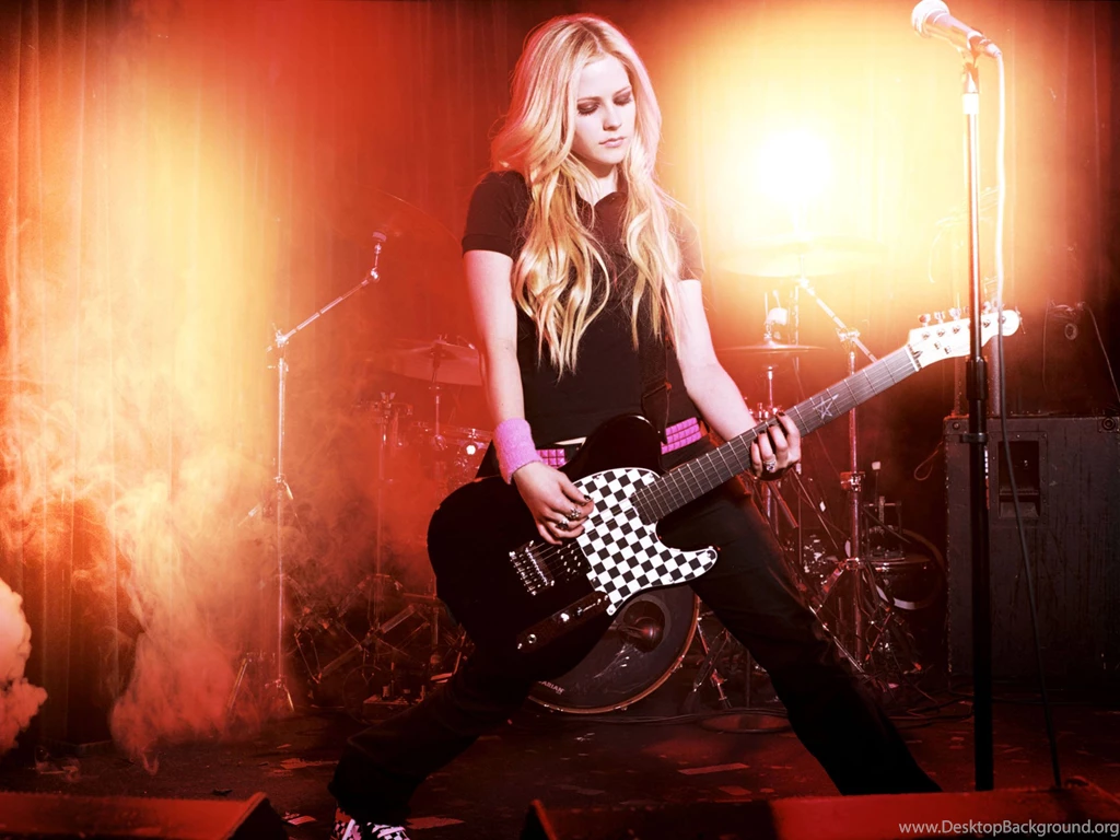 Avril Lavigne Rocking HD (2) Wallpapers