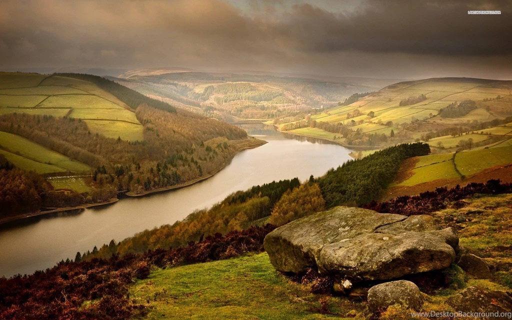 River Between The Hills Wallpapers