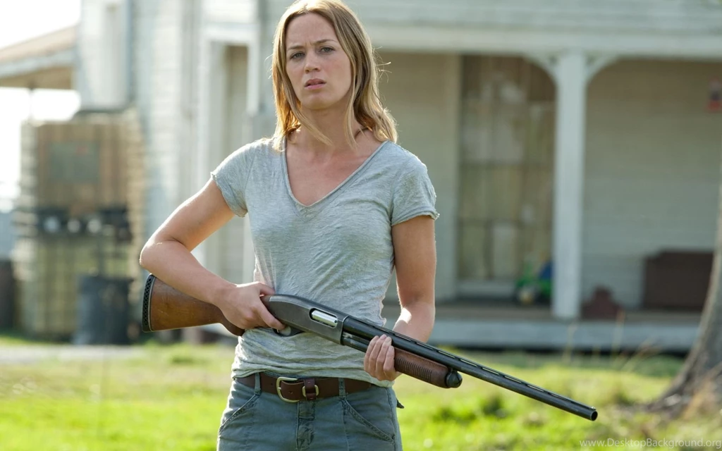 Emily Blunt Hot Wallpapers