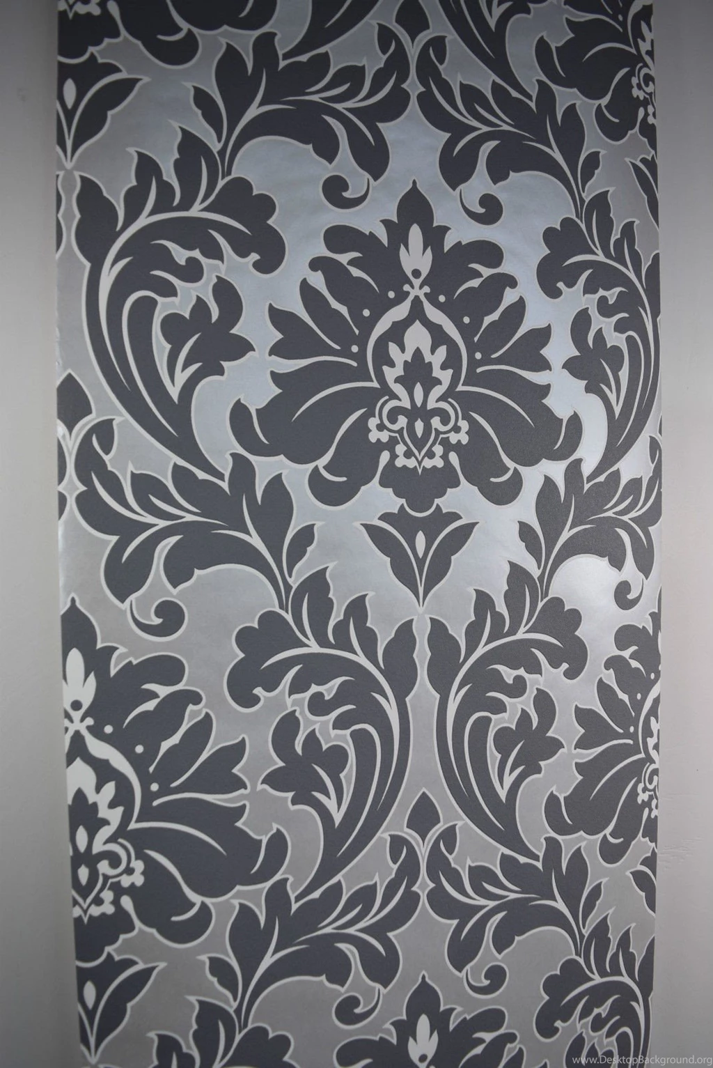 SILVER AND GREY FLORAL DAMASK WALLPAPER