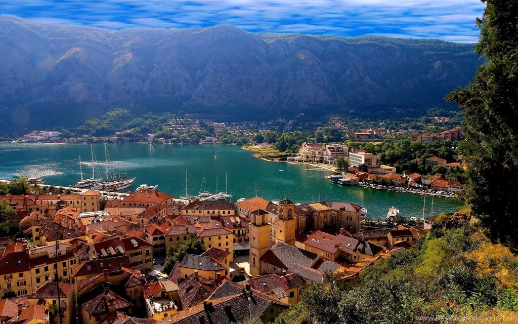 Houses Beautiful Town Water Houses Lakes Buildings Mountains ...