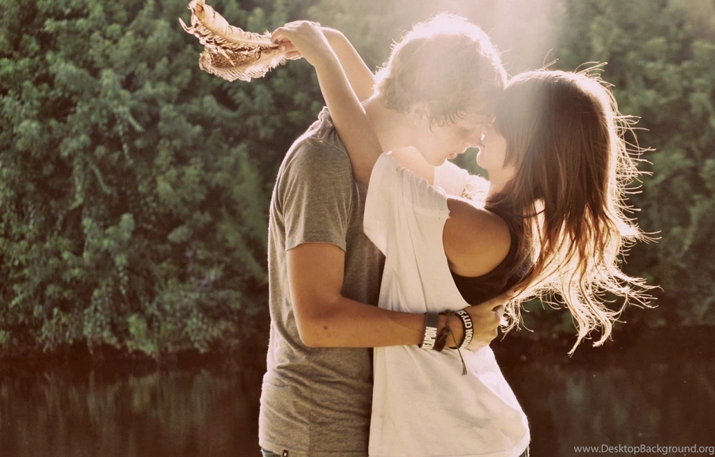 Cute Couple Hug Wallpapers