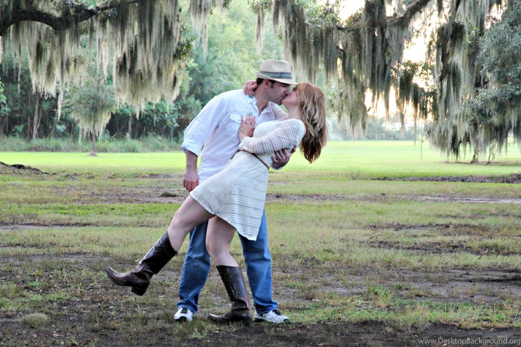 18+ Kissing Pictures Of Love Couple
