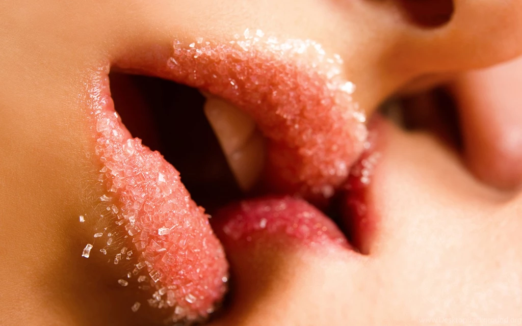 French Kiss Wallpapers 93540