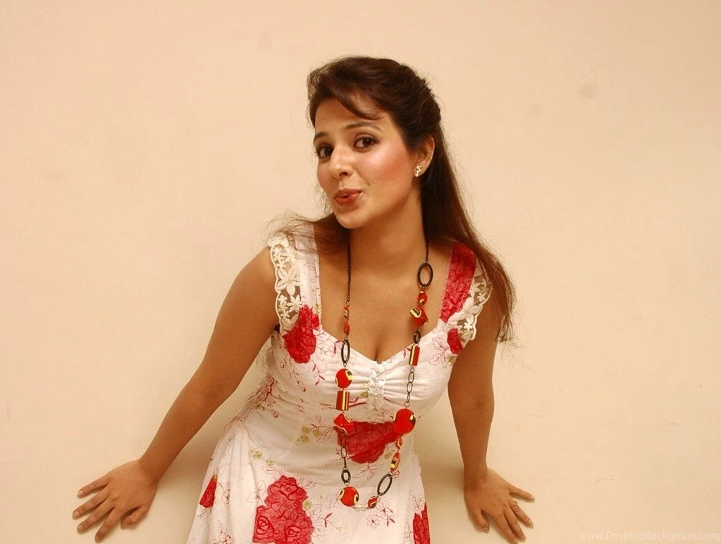 Heroine Saloni Wallpapers