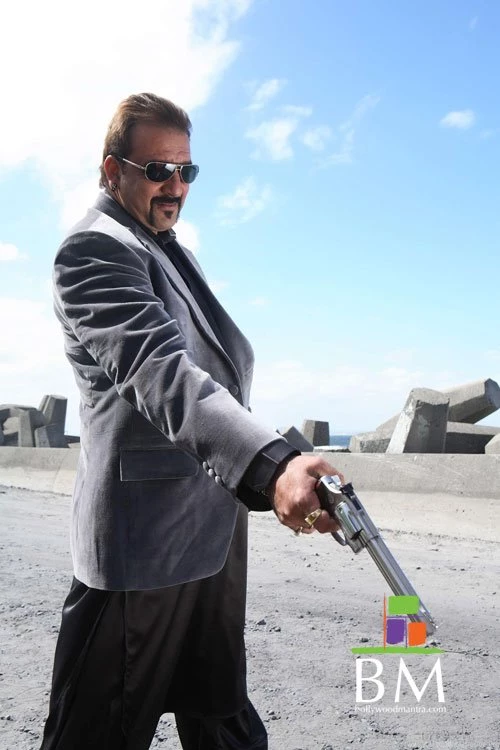 Sanjay Dutt Gets Non bailable Warrant For Threatening Producer ...