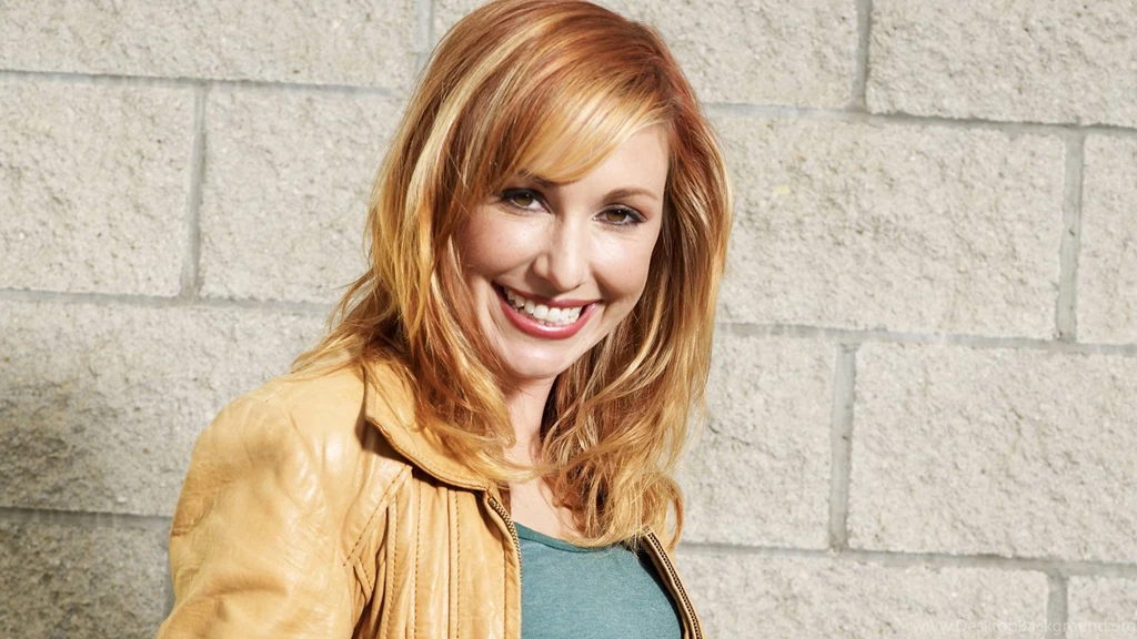 Kari Elizabeth Byron From The TV Show Mythbusters Computer ...