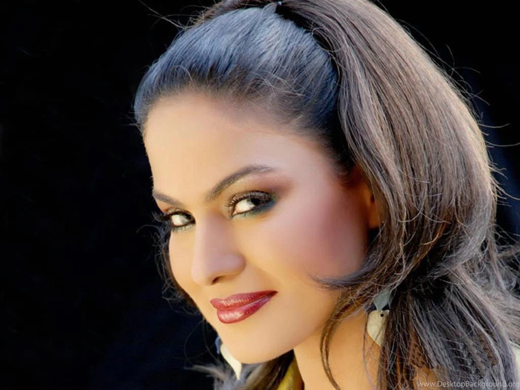 Pakistani Models Veena Malik Cute Smile Hd Wallpapers