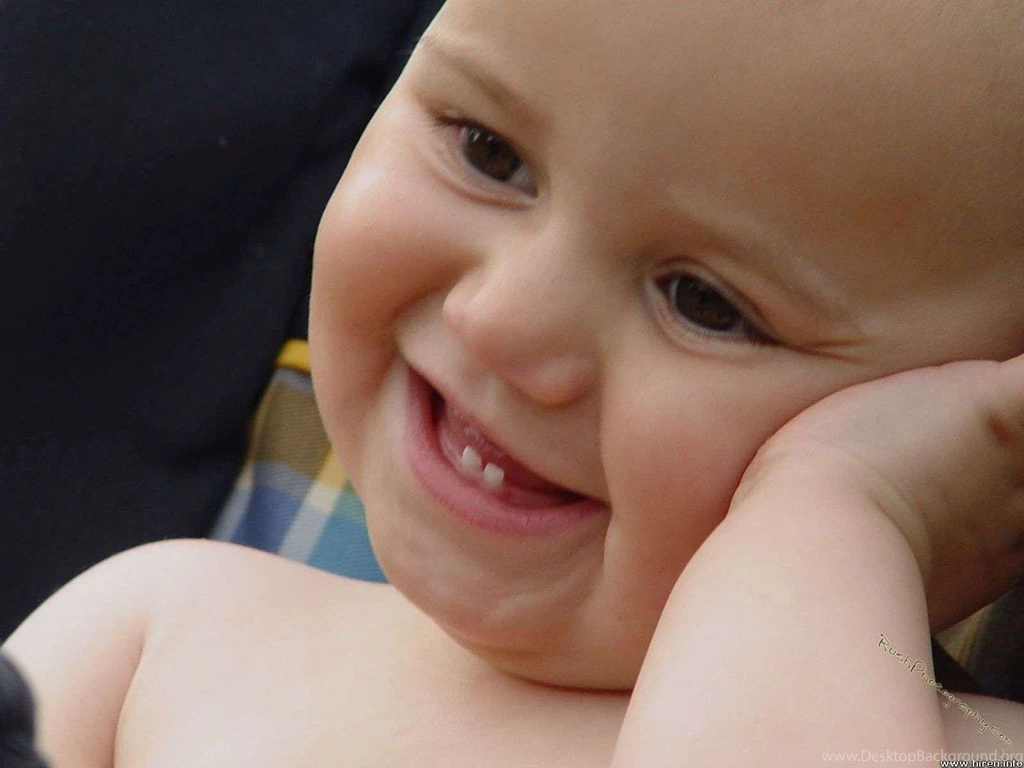 1636_Desktop Images Babies Backgrounds Sweet Baby Toothy Smile_1600x1200.jpg
