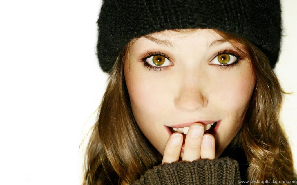 Women Green Eyes Smiling Faces White Backgrounds Hands On Face Caps ...