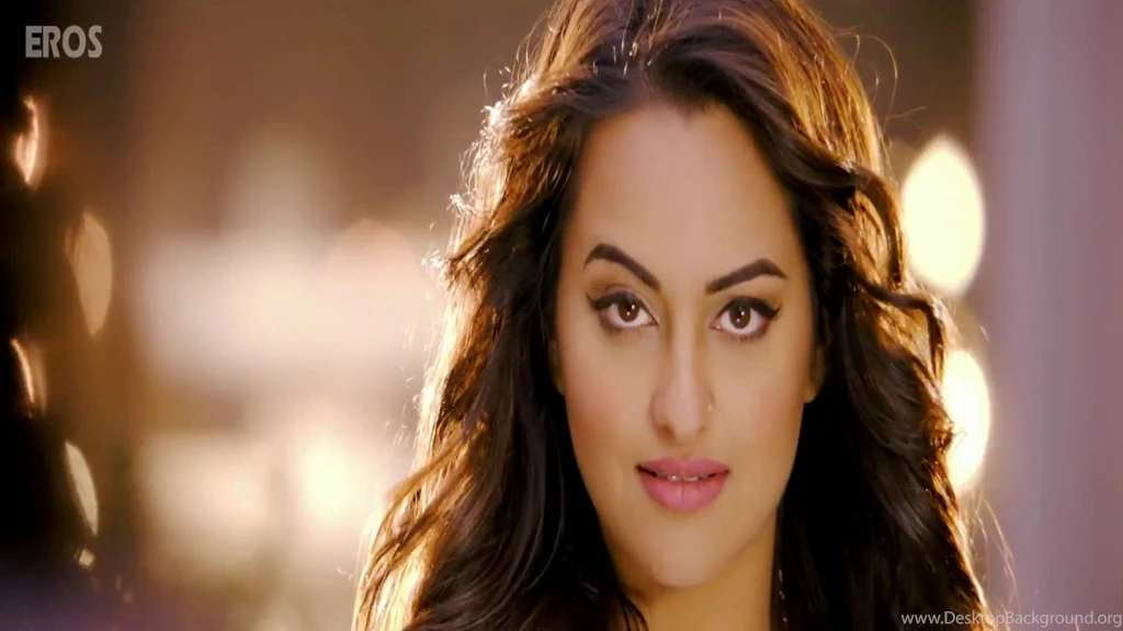 Nice Look Of Popular Indian Female Bollywood Celebrity Sonakshi ...