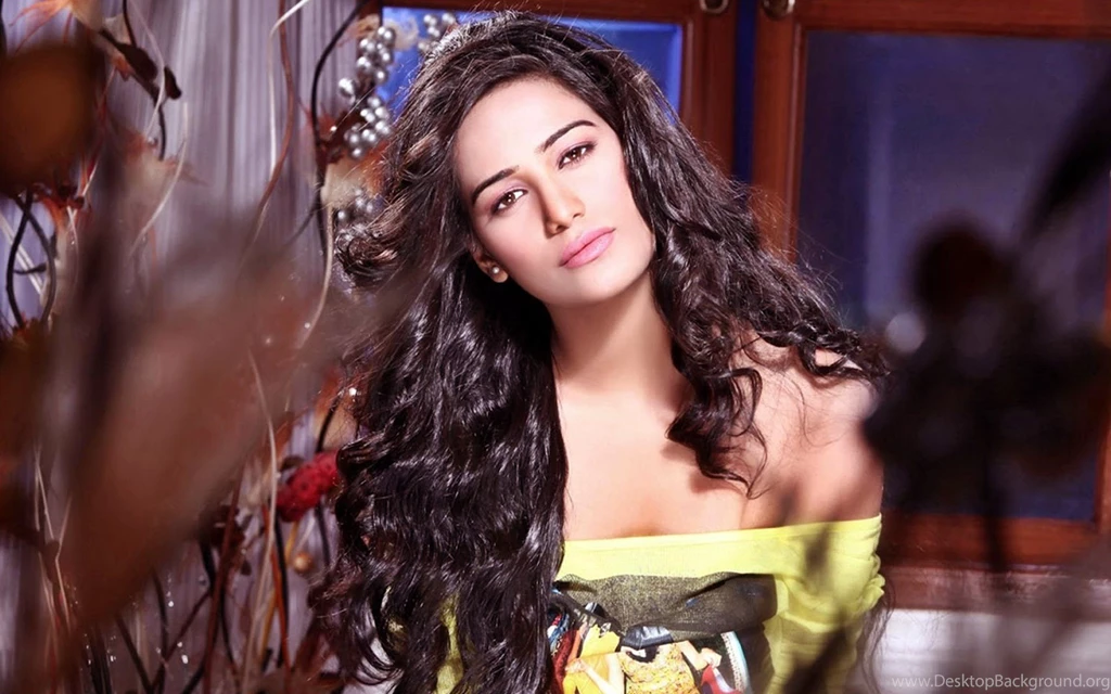 Poonam Pandey Indian Girl Beauty Wallpapers DreamLoveWallpapers