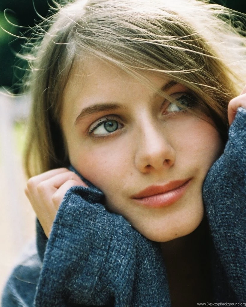 1012x670px Melanie Laurent 108.22 KB