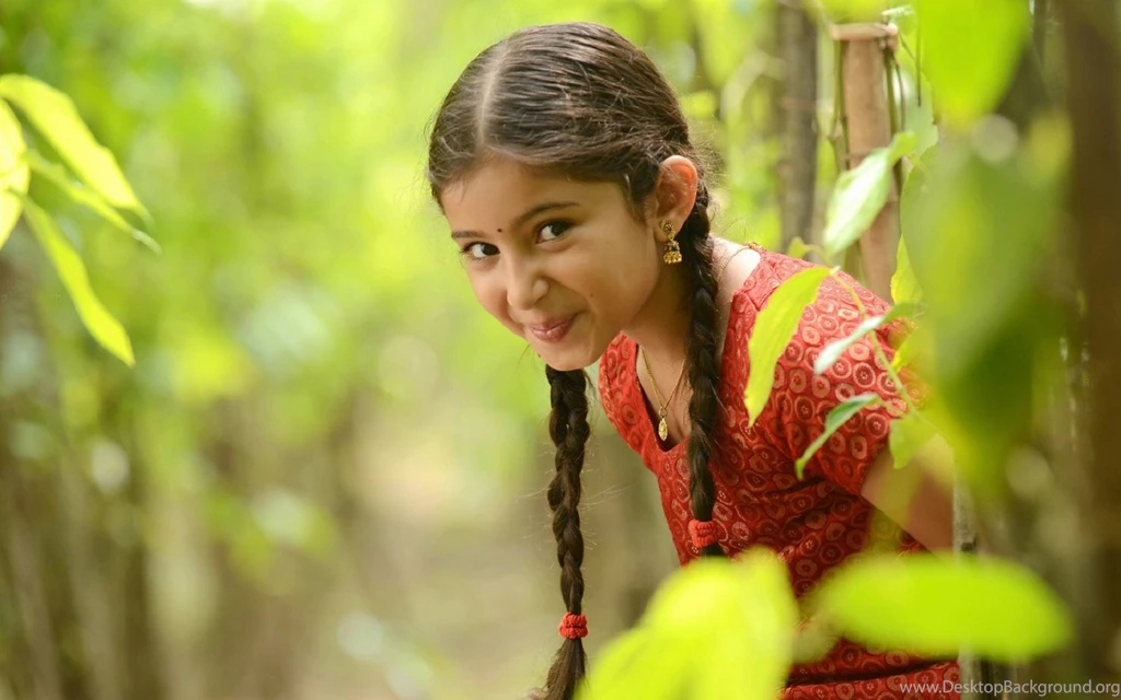 Innocent Small Girl Smile Wallpapers