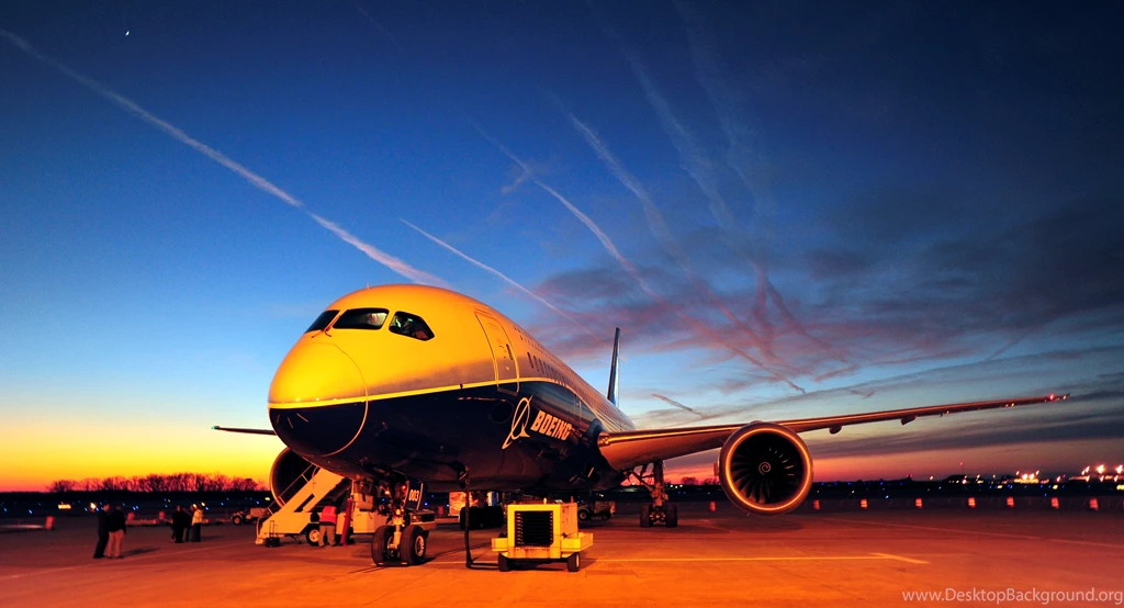Boeing 787 Lands In Huntsville