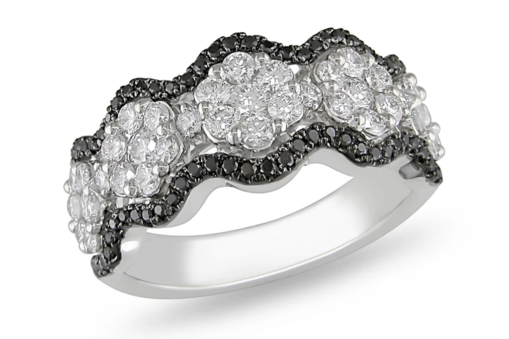 RDF_108736_34_18K_WHITE_GOLD_BLACK_AND_WHITE_DIAMOND_RING_zoom.jpg