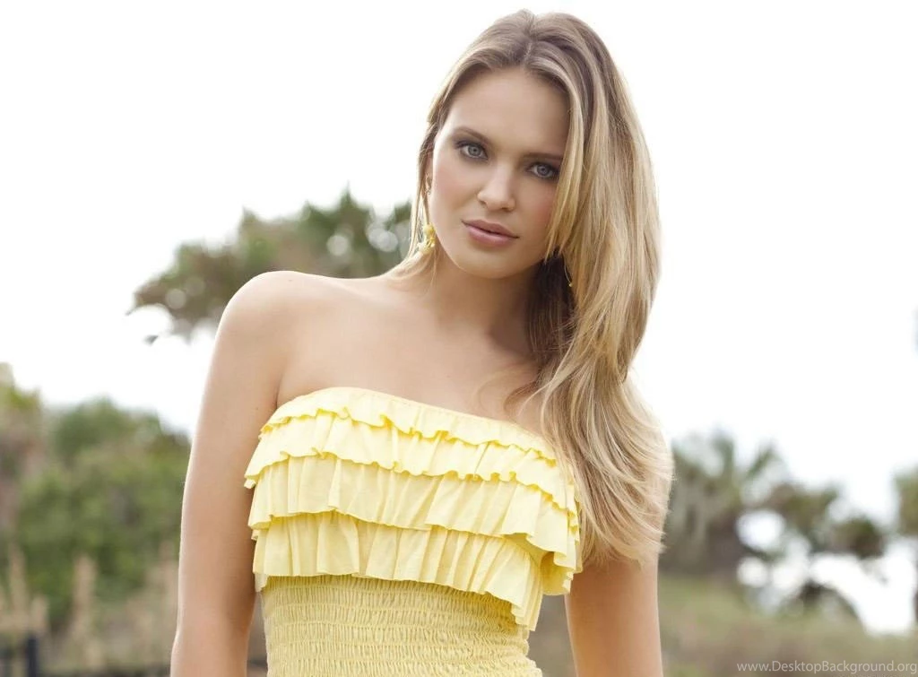 Brazilian model lisandra tomacheski looking hot in this dress  1024x755.jpg