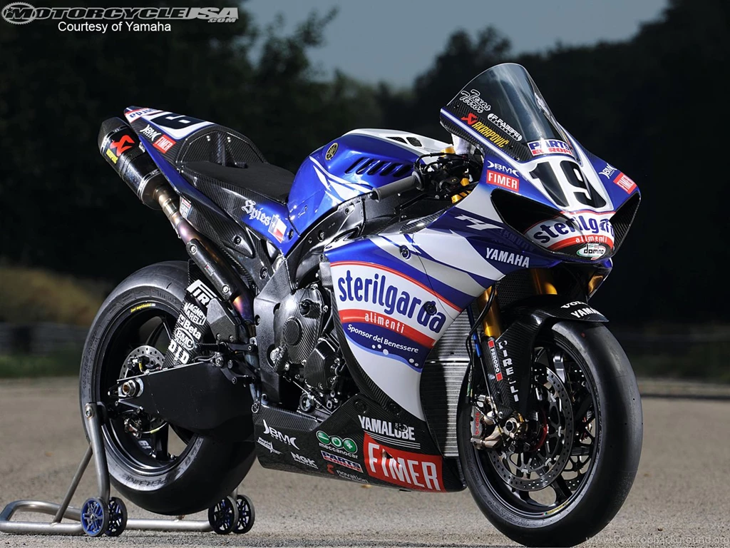 Yamaha R1 Superbike Wallpapers